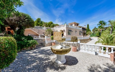 Magnificent property with a lot of privacy and dreamlike outdoor areas