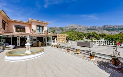 Magnificent property with a lot of privacy and dreamlike outdoor areas