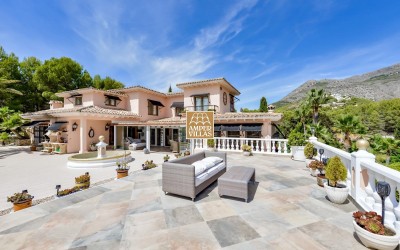 Magnificent property with a lot of privacy and dreamlike outdoor areas