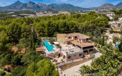 Magnificent property with a lot of privacy and dreamlike outdoor areas