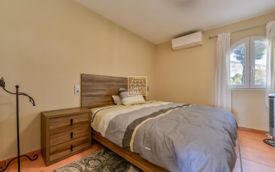 Villa, recently renovated, with guest apartment and stunning sea and mountain views.