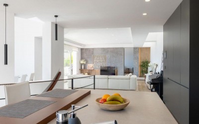 DESIGNER VILLA WITH SPECTACULAR SEA VIEWS