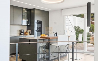 DESIGNER VILLA WITH SPECTACULAR SEA VIEWS