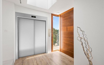 DESIGNER VILLA WITH SPECTACULAR SEA VIEWS