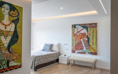 DESIGNER VILLA WITH SPECTACULAR SEA VIEWS