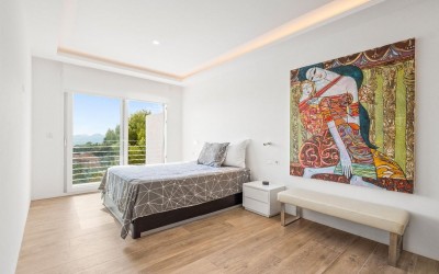 DESIGNER VILLA WITH SPECTACULAR SEA VIEWS