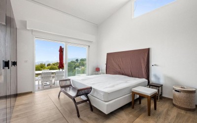 DESIGNER VILLA WITH SPECTACULAR SEA VIEWS