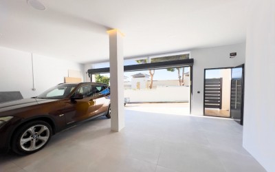 DESIGNER VILLA WITH SPECTACULAR SEA VIEWS