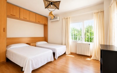 A lovely villa with beautiful terraces and a swimming pool in La Nucia.